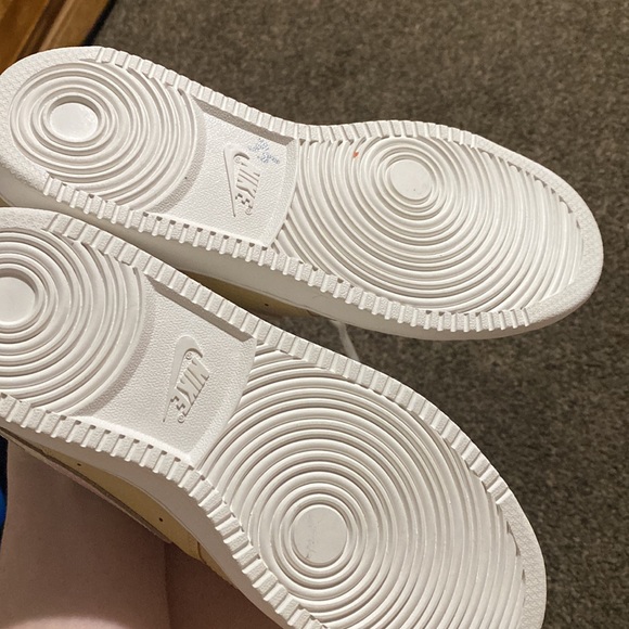 Shoes - Picture 4 of 4